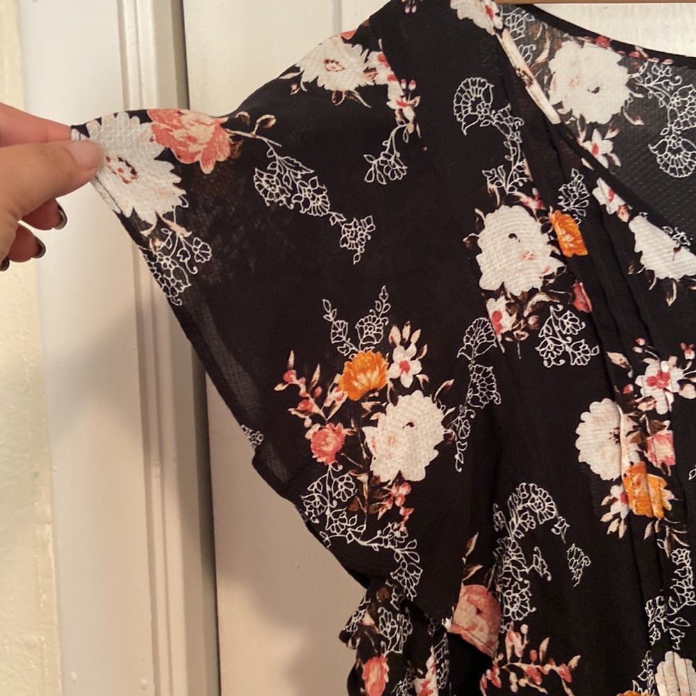 Torrid Flutter Sleeve Button Front Floral Blouse - image 4